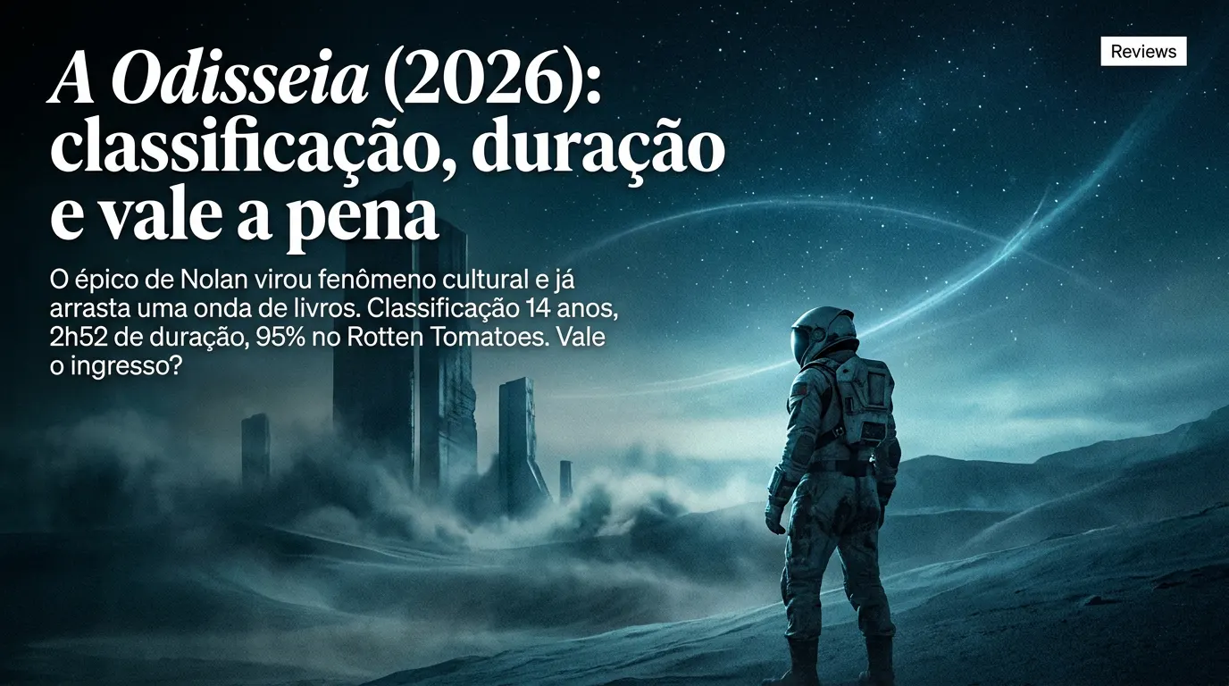 Matt Damon como Odisseu com armadura grega e capacete coríntio vermelho na proa de um navio em mar tempestuoso — cena épica de A Odisseia de Christopher Nolan (2026)