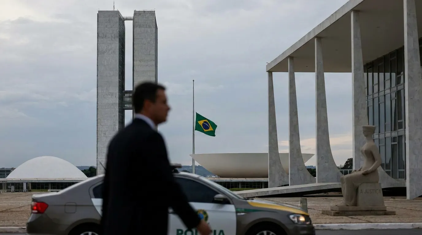 Presidente Lula discursando no Palácio do Planalto em coletiva de imprensa sobre a indicação de Jorge Messias ao STF