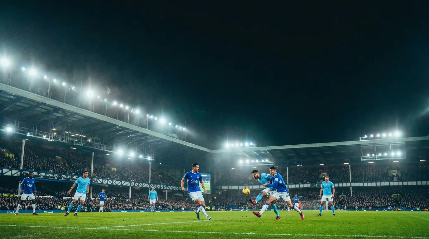 Atmosfera de jogo noturno na Premier League entre Everton e Manchester City no Goodison Park
