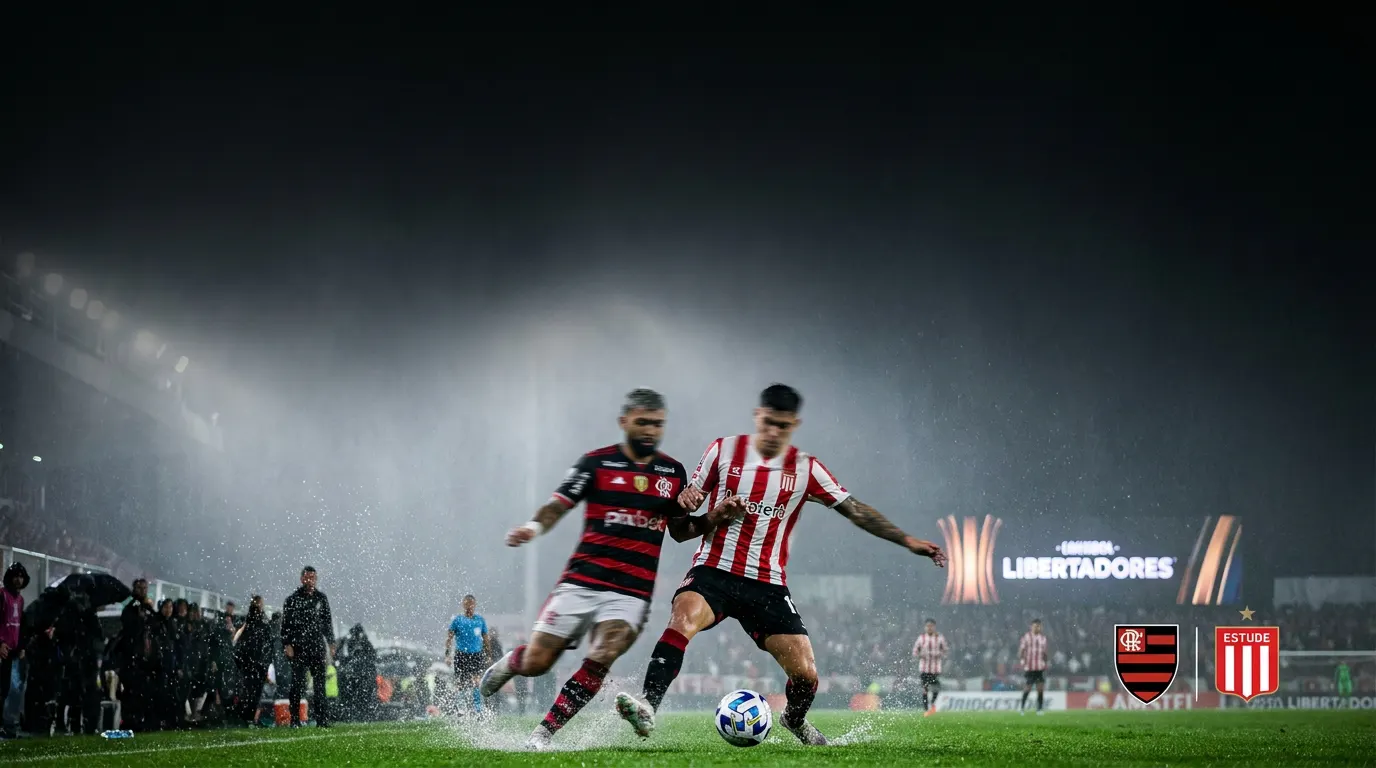 Estádio argentino lotado à noite com escudos estilizados de Flamengo e Estudiantes frente a frente na Libertadores